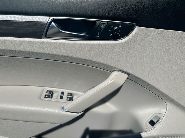 2017 Volkswagen Passat SEL Premium
