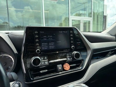 2022 Toyota Highlander LE