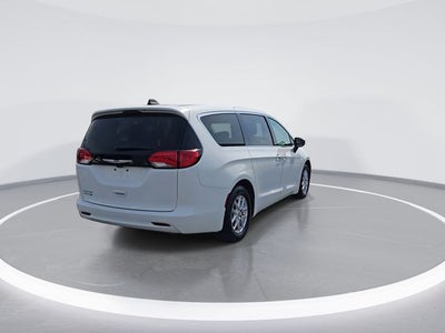 2023 Chrysler Voyager LX