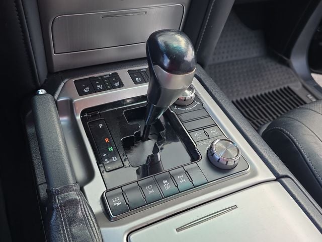 2017 Toyota Land Cruiser Base
