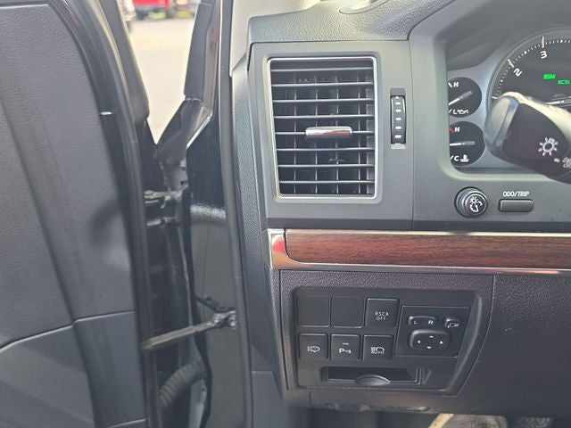 2017 Toyota Land Cruiser Base