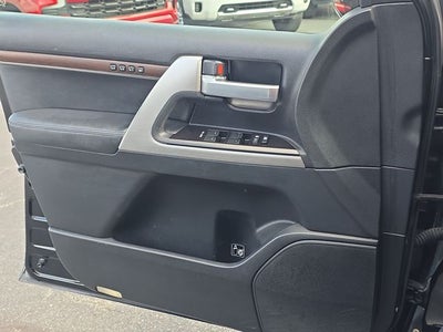 2017 Toyota Land Cruiser Base