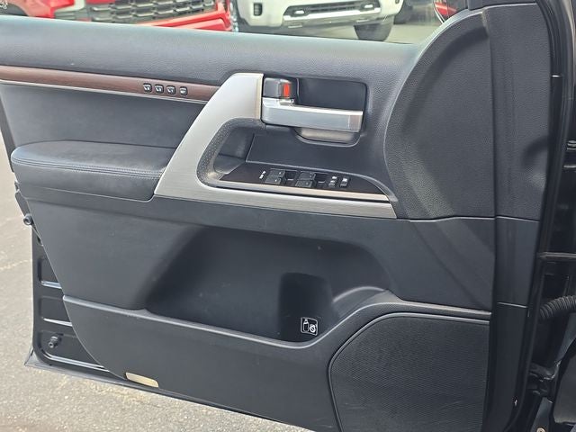 2017 Toyota Land Cruiser Base