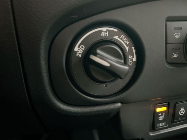 2024 Nissan Frontier SL