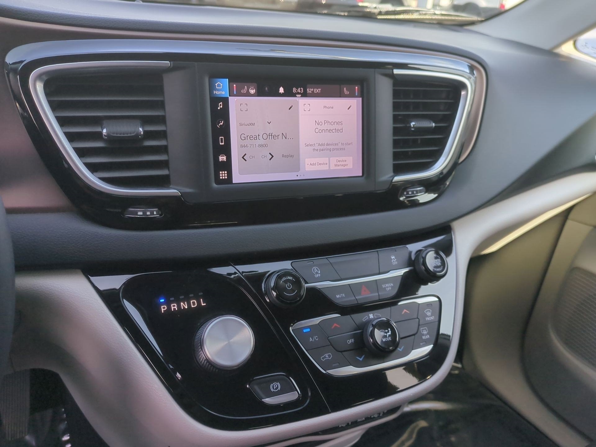 2022 Chrysler Voyager LX