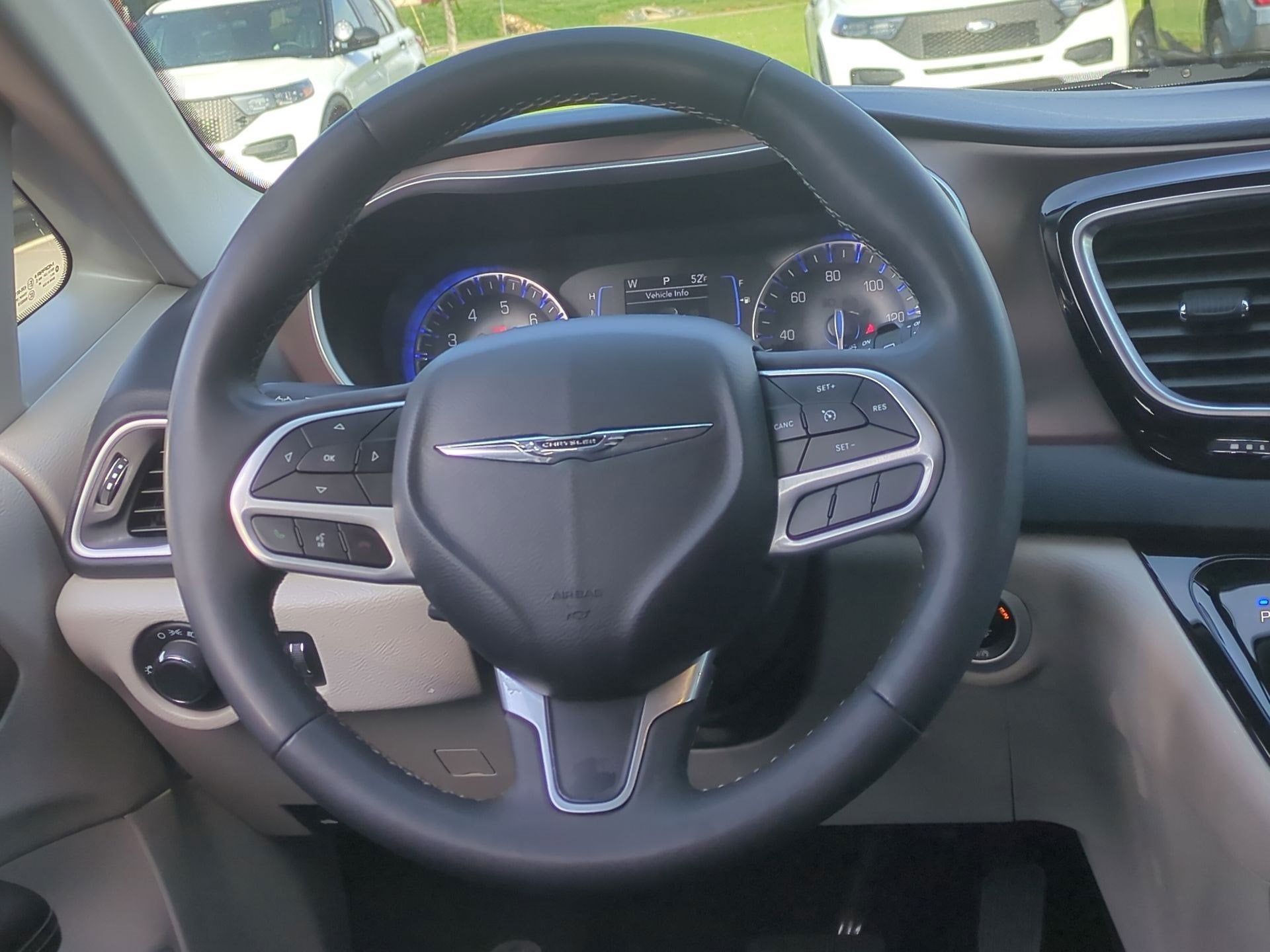 2022 Chrysler Voyager LX