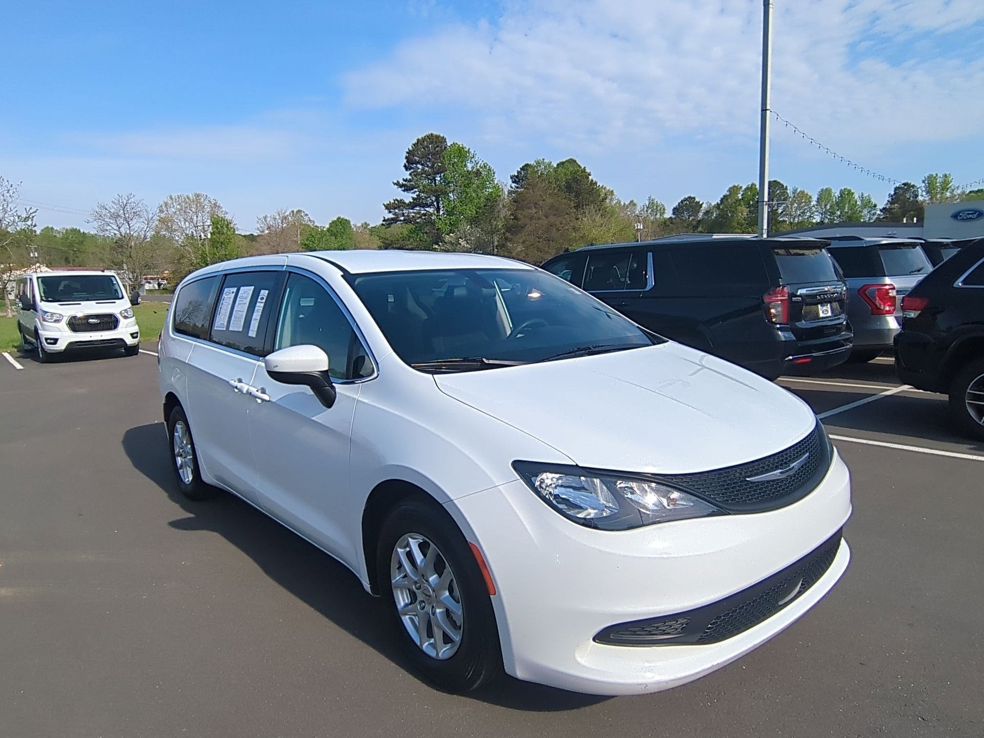 2022 Chrysler Voyager LX