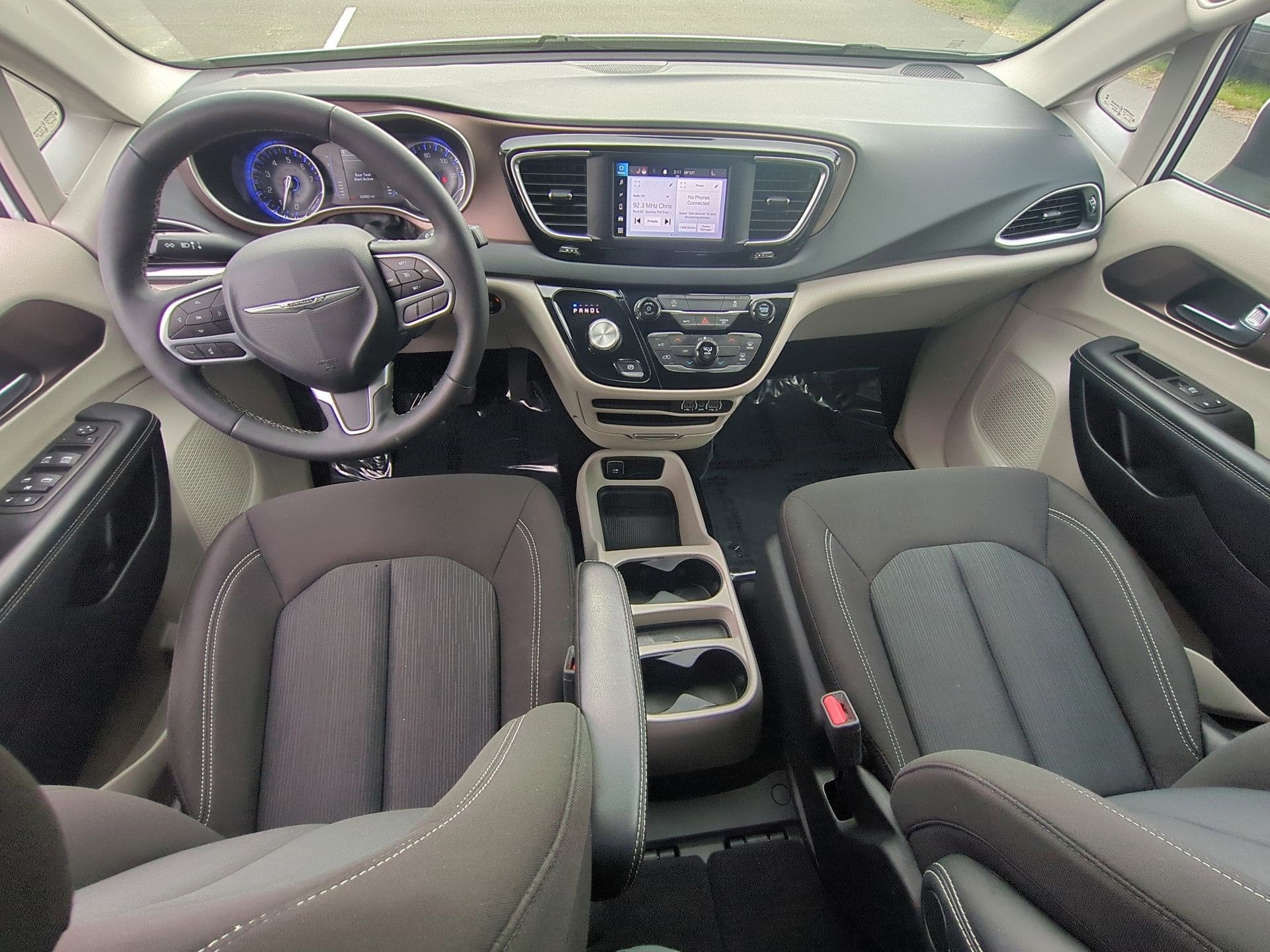 2023 Chrysler Voyager LX