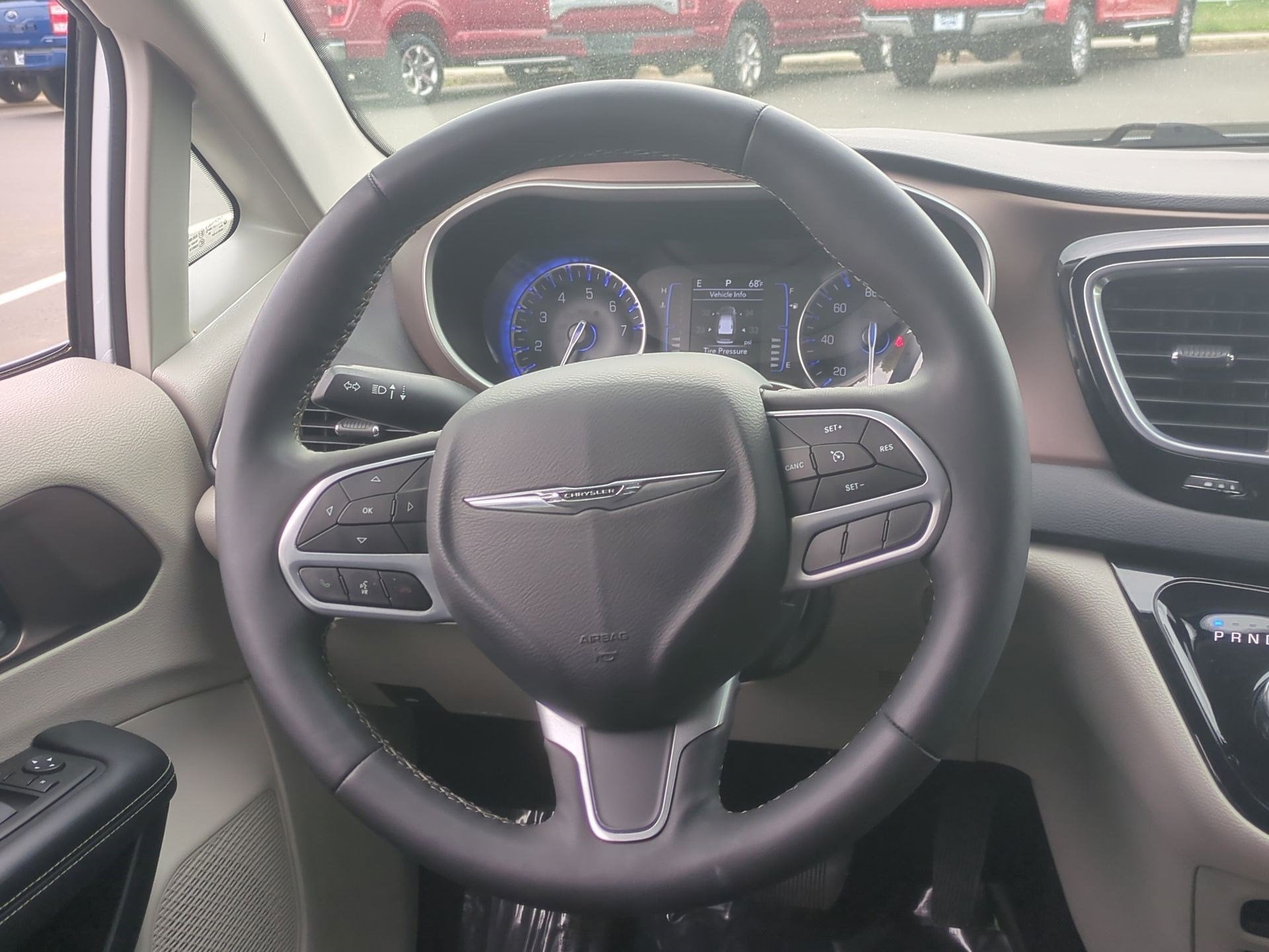 2023 Chrysler Voyager LX