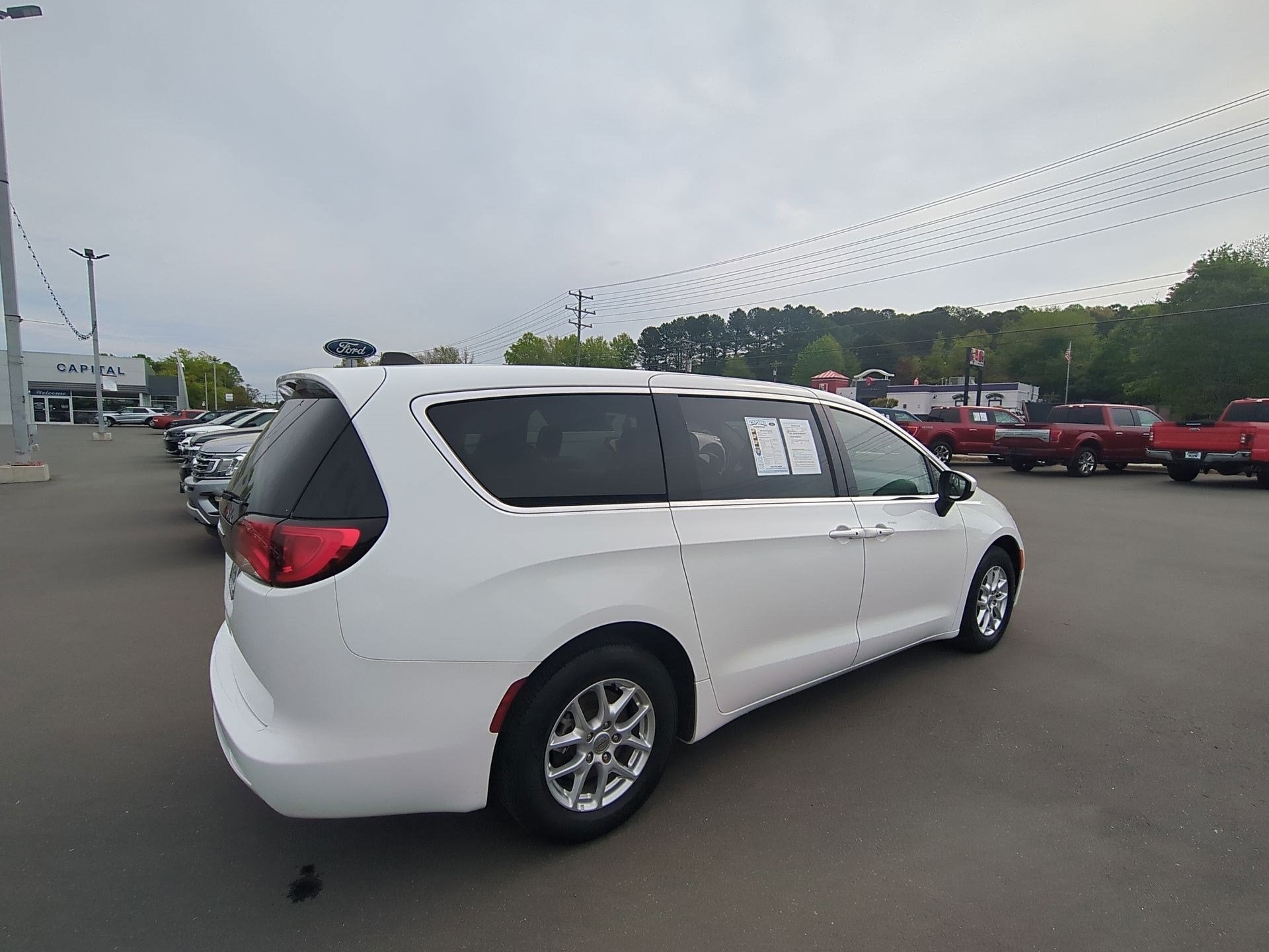 2023 Chrysler Voyager LX