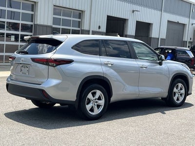 2024 Toyota Highlander LE