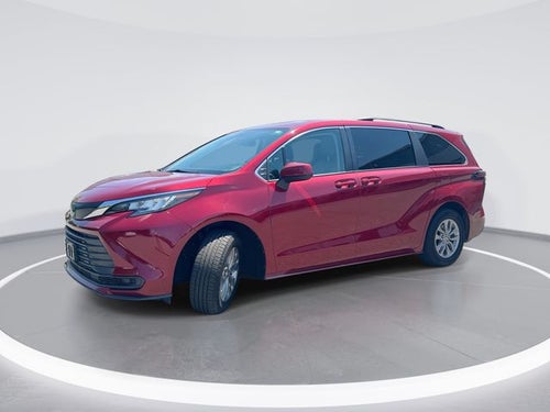 2022 Toyota Sienna LE 8 Passenger