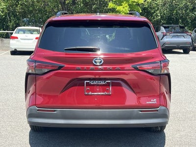 2022 Toyota Sienna LE 8 Passenger