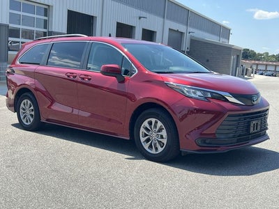 2022 Toyota Sienna LE 8 Passenger