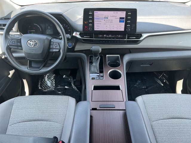 2022 Toyota Sienna LE 8 Passenger