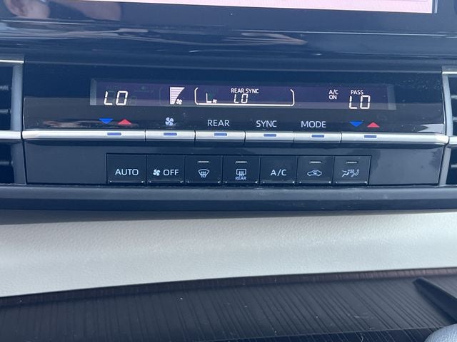 2022 Toyota Sienna LE 8 Passenger