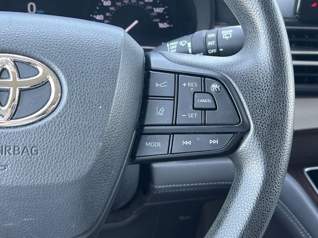 2022 Toyota Sienna LE 8 Passenger