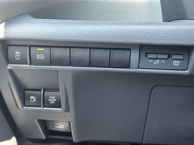2022 Toyota Sienna LE 8 Passenger