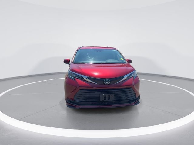 2022 Toyota Sienna LE 8 Passenger