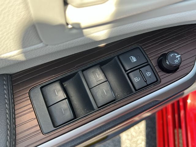 2022 Toyota Sienna LE 8 Passenger