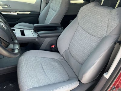 2022 Toyota Sienna LE 8 Passenger