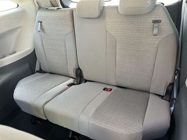 2022 Toyota Sienna LE 8 Passenger