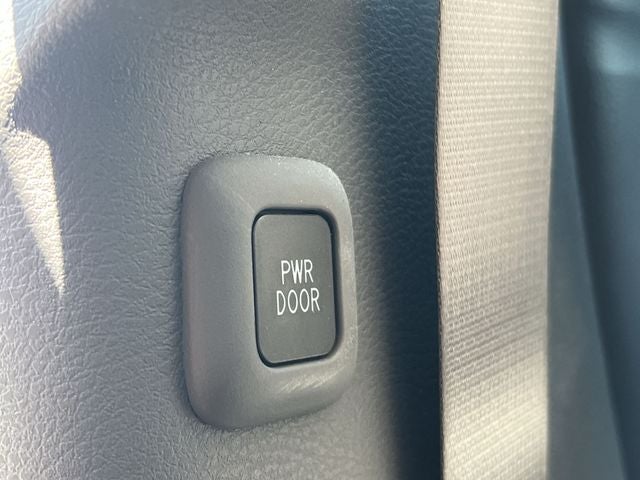2022 Toyota Sienna LE 8 Passenger