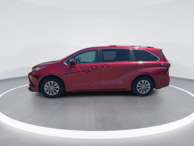 2022 Toyota Sienna LE 8 Passenger