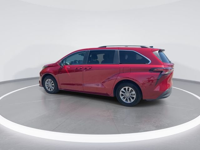 2022 Toyota Sienna LE 8 Passenger