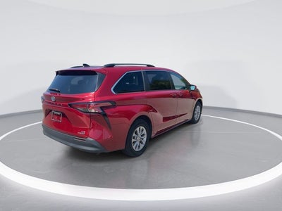 2022 Toyota Sienna LE 8 Passenger