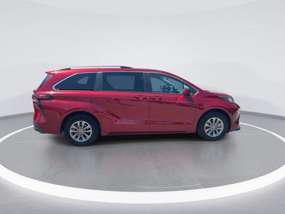 2022 Toyota Sienna LE 8 Passenger