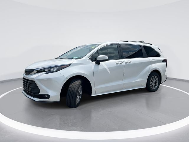 2026 Toyota Sienna XLE 8 Passenger