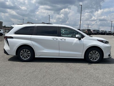 2026 Toyota Sienna XLE 8 Passenger