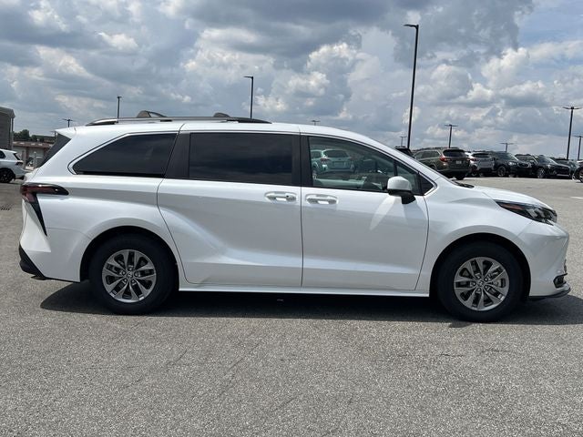2026 Toyota Sienna XLE 8 Passenger