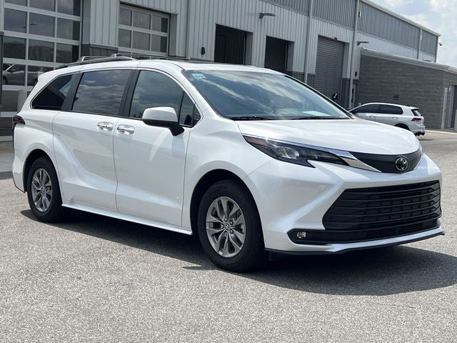 2026 Toyota Sienna XLE 8 Passenger