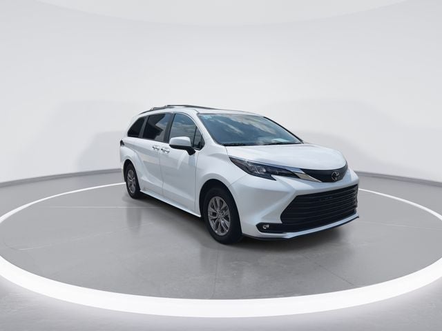 2026 Toyota Sienna XLE 8 Passenger