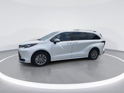 2026 Toyota Sienna XLE 8 Passenger
