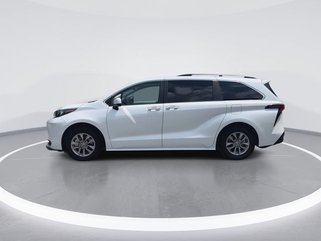 2026 Toyota Sienna XLE 8 Passenger