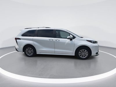 2026 Toyota Sienna XLE 8 Passenger