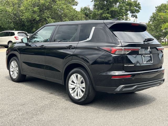 2025 Mitsubishi Outlander ES