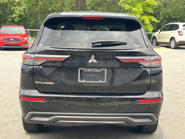 2025 Mitsubishi Outlander ES