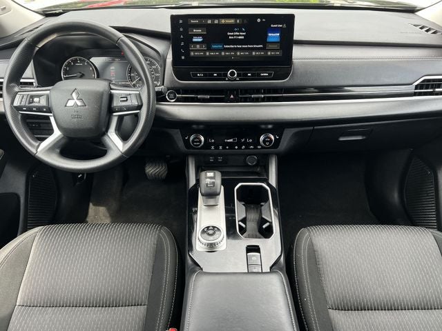 2025 Mitsubishi Outlander ES
