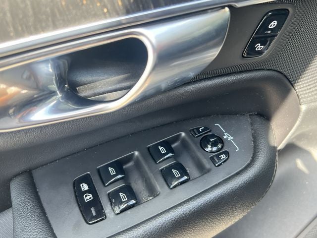 2020 Volvo XC90 T5 Momentum