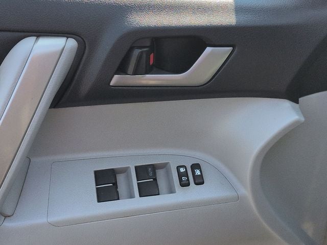 2013 Toyota Highlander SE