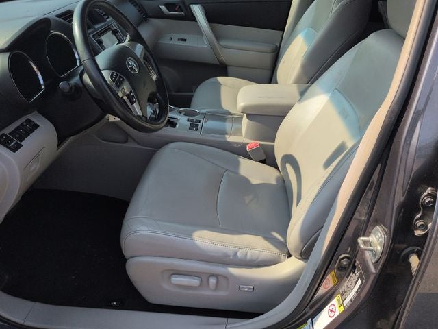 2013 Toyota Highlander SE