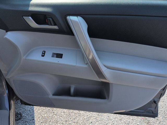 2013 Toyota Highlander SE