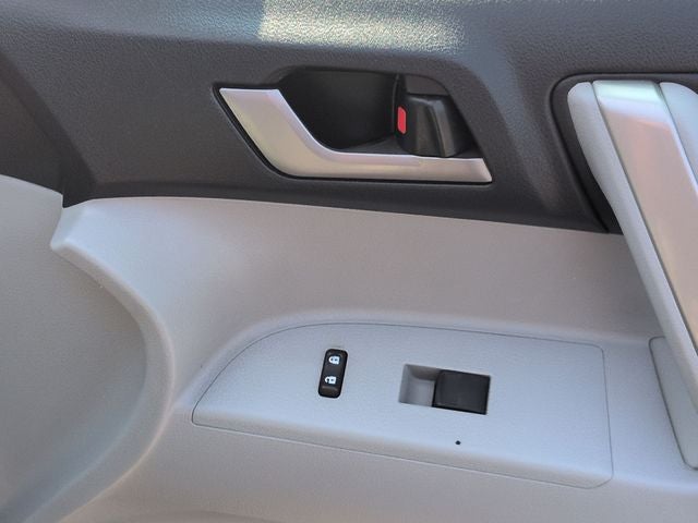 2013 Toyota Highlander SE