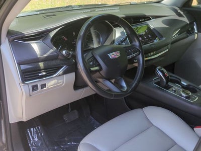2022 Cadillac XT4 Premium Luxury