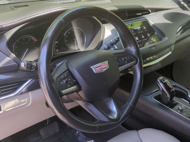 2022 Cadillac XT4 Premium Luxury