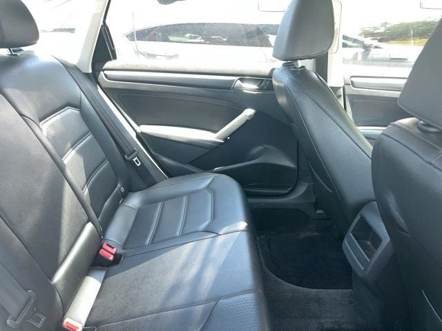 2017 Volkswagen Passat 1.8T R-Line